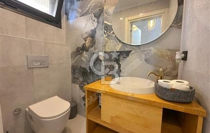 Kuşadası Yaylaköy'de Deniz Manzaralı, Çift Bağımsız Bölümlü 4+2 Modern Villa