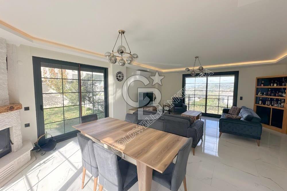 Kuşadası Yaylaköy'de Deniz Manzaralı, Çift Bağımsız Bölümlü 4+2 Modern Villa