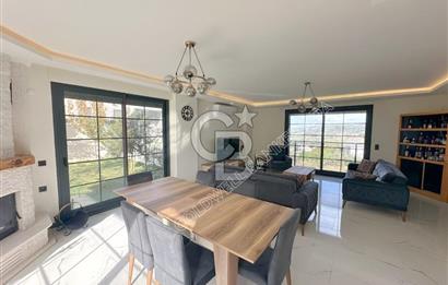 Kuşadası Yaylaköy'de Deniz Manzaralı, Çift Bağımsız Bölümlü 4+2 Modern Villa