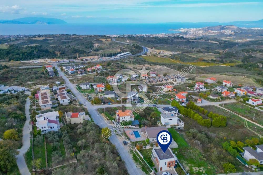 Kuşadası Yaylaköy'de Deniz Manzaralı, Çift Bağımsız Bölümlü 4+2 Modern Villa