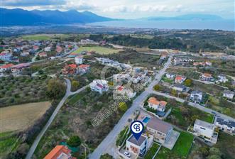 Kuşadası Yaylaköy'de Deniz Manzaralı, Çift Bağımsız Bölümlü 4+2 Modern Villa - 1 - 318393