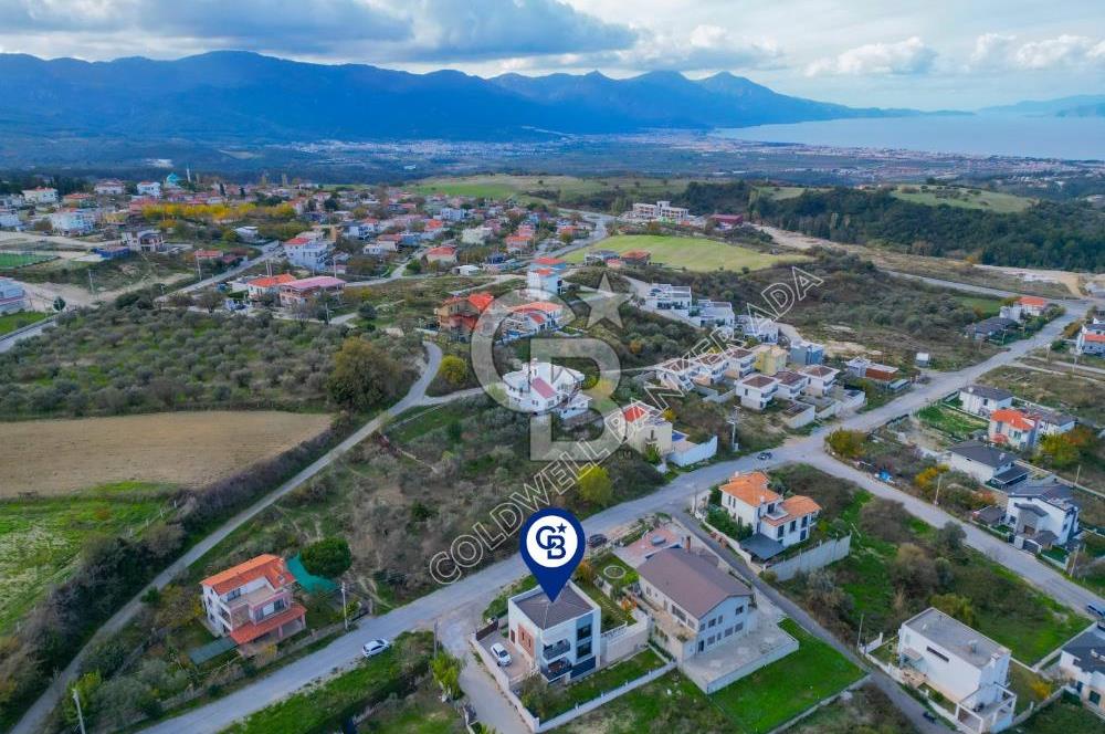 Kuşadası Yaylaköy'de Deniz Manzaralı, Çift Bağımsız Bölümlü 4+2 Modern Villa