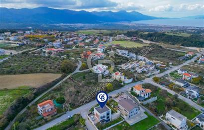 Kuşadası Yaylaköy'de Deniz Manzaralı, Çift Bağımsız Bölümlü 4+2 Modern Villa