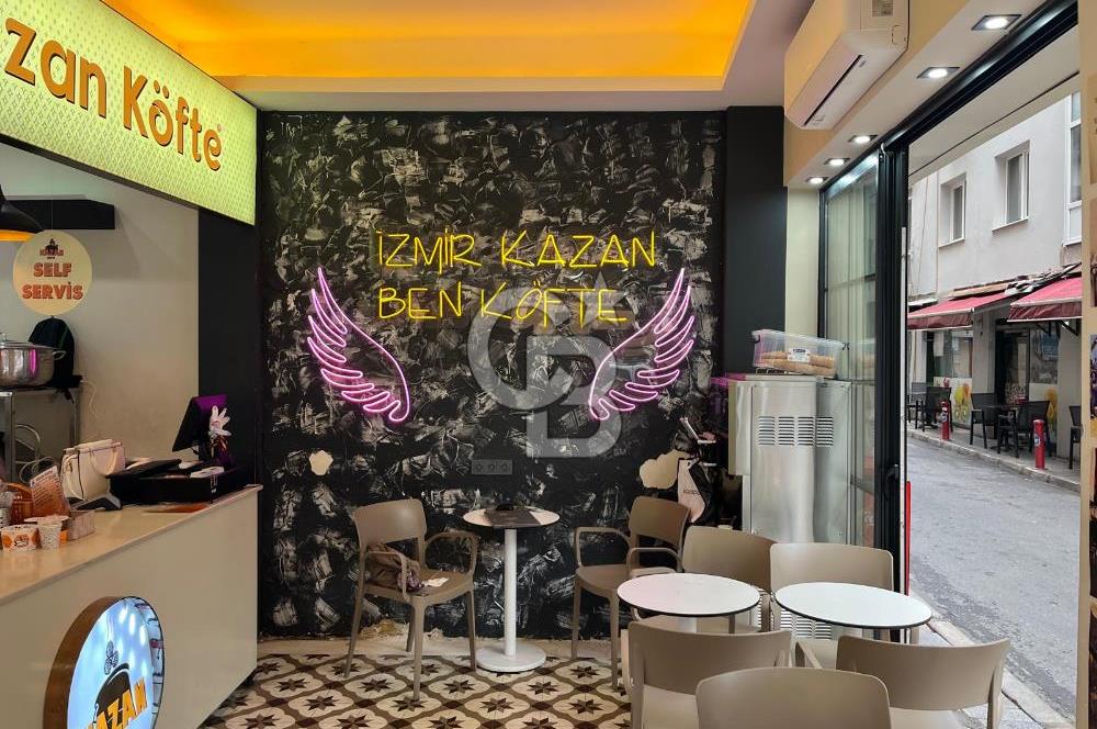 Güzelyalı Mithatpaşa Caddesinde Köşe Dükkan