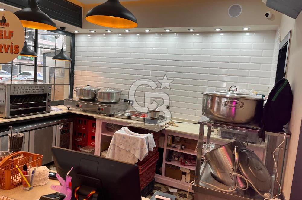 Güzelyalı Mithatpaşa Caddesinde Köşe Dükkan