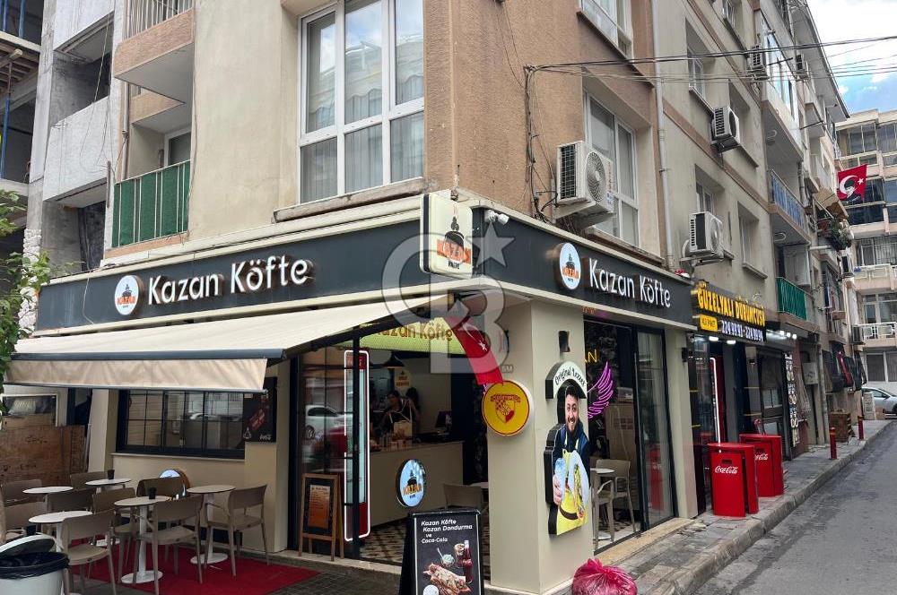 Güzelyalı Mithatpaşa Caddesinde Köşe Dükkan