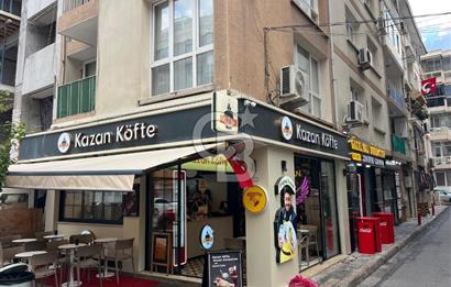 Güzelyalı Mithatpaşa Caddesinde Köşe Dükkan