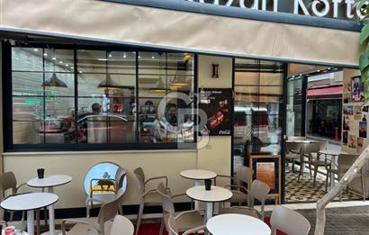 Güzelyalı Mithatpaşa Caddesinde Köşe Dükkan