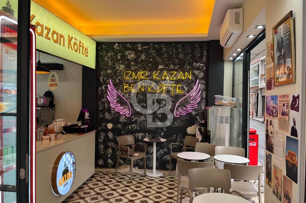 Güzelyalı Mithatpaşa Caddesinde Köşe Dükkan