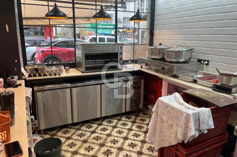 Güzelyalı Mithatpaşa Caddesinde Köşe Dükkan