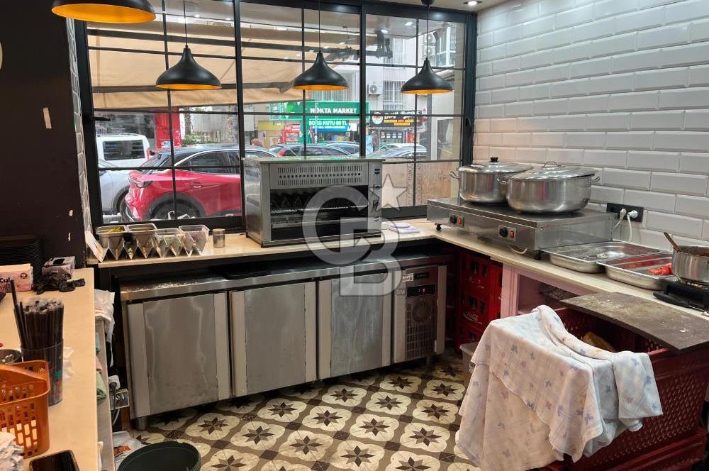 Güzelyalı Mithatpaşa Caddesinde Köşe Dükkan