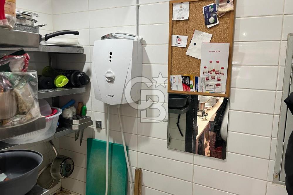 Güzelyalı Mithatpaşa Caddesinde Köşe Dükkan