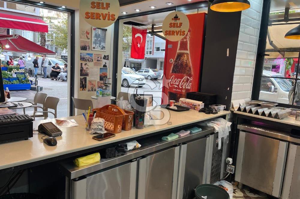 Güzelyalı Mithatpaşa Caddesinde Köşe Dükkan