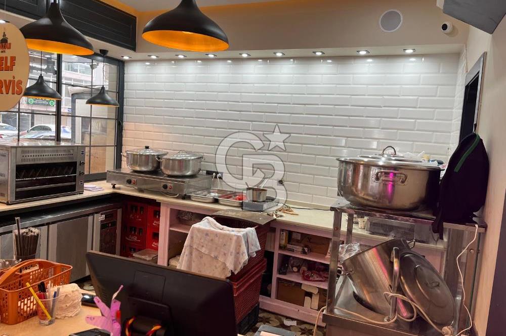 Güzelyalı Mithatpaşa Caddesinde Köşe Dükkan