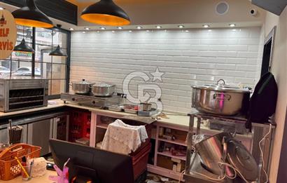 Güzelyalı Mithatpaşa Caddesinde Köşe Dükkan