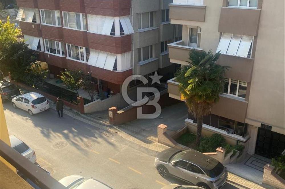 Üsküdar Acıbadem Mahallesi, Şehit Fethi Sokak'da Geniş 2+1