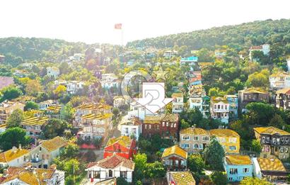 heybeliada'da deniz manzaralı 2 katlı müstakil ev.