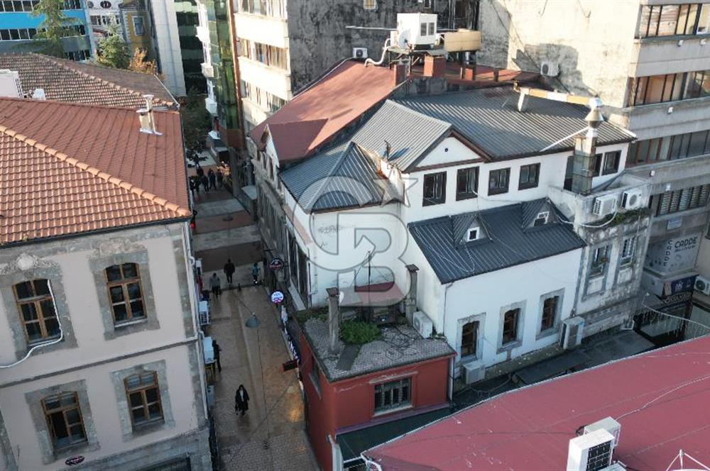 KEMERKAYA'NIN EN İŞLEK CADDESİNDE SATILIK KOMPLE BİNA