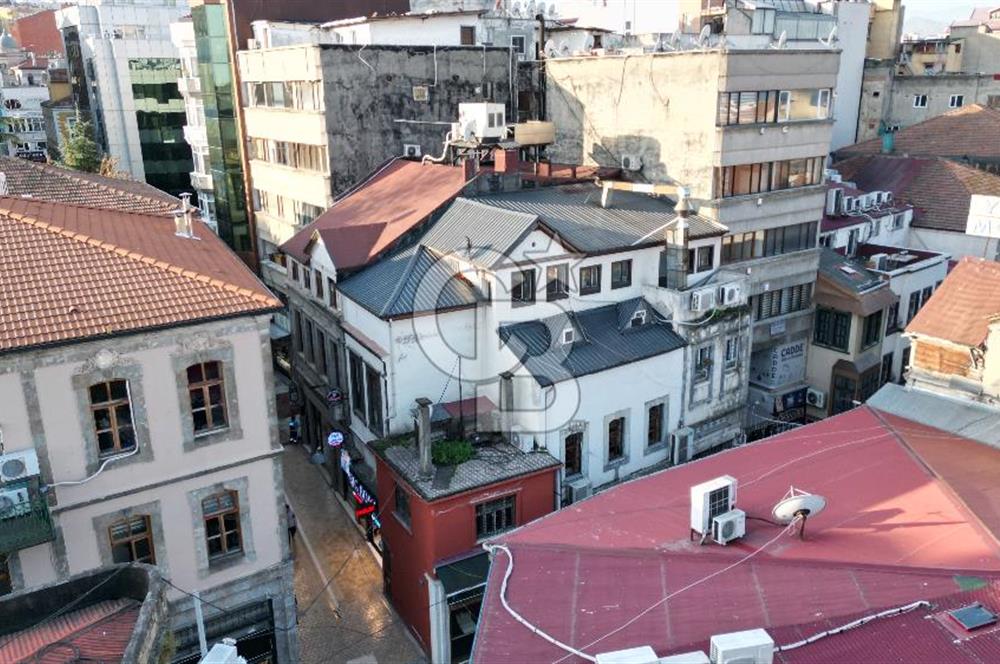 KEMERKAYA'NIN EN İŞLEK CADDESİNDE SATILIK KOMPLE BİNA