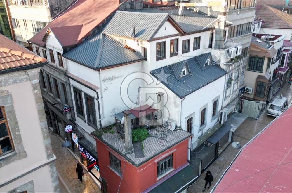 KEMERKAYA'NIN EN İŞLEK CADDESİNDE SATILIK KOMPLE BİNA