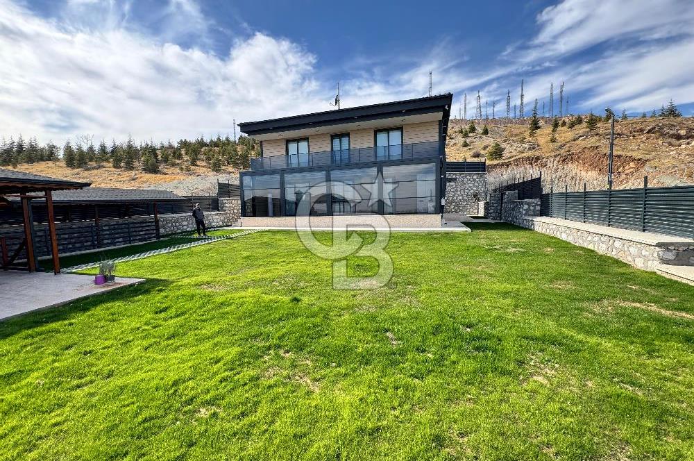 CB SAFİR'den PANORAMİK GÖL MANZARALI SATILIK PREMİUM VİLLA