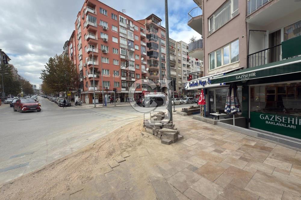 Saltak Caddesi Işıklarında Güzel Konumda Satılık Dükkan