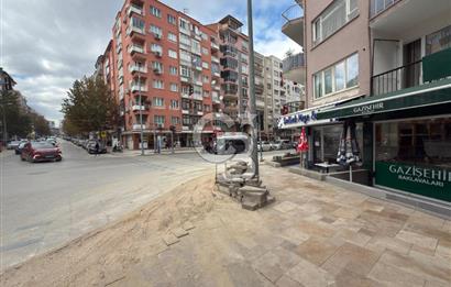 Saltak Caddesi Işıklarında Güzel Konumda Satılık Dükkan