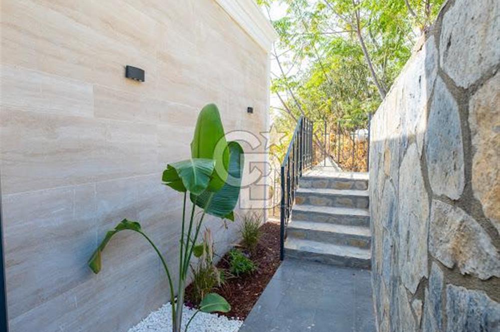 Bodrum Akyarlar'da Satılık Deniz manzalı Müstakil Havuzlu villa