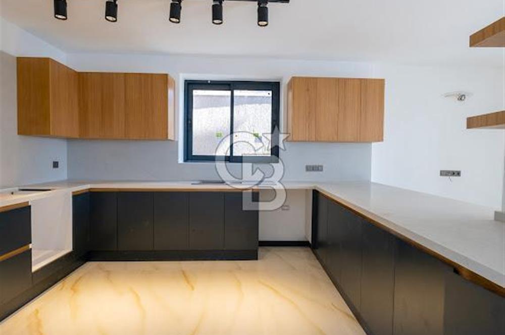 Bodrum Akyarlar'da Satılık Deniz manzalı Müstakil Havuzlu villa