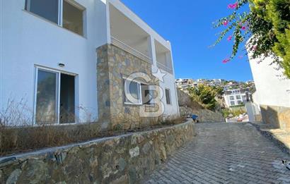 Gümüşlük Karakaya'da Özel Plajlı Satılık 2+1 Dubleks