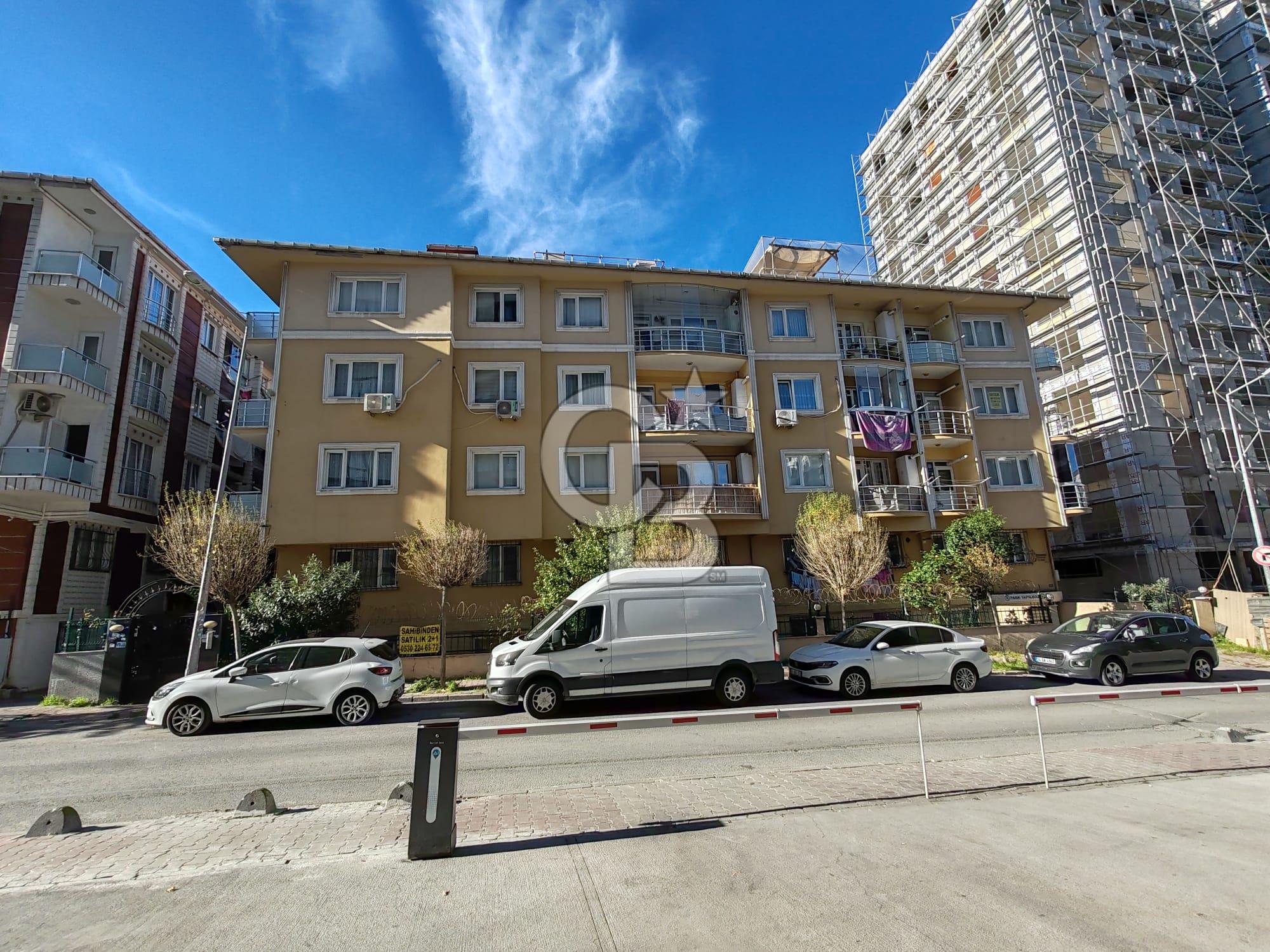 Halkalı'da Site içerisinde Ayrı girişli 2 daire (Dublex)
