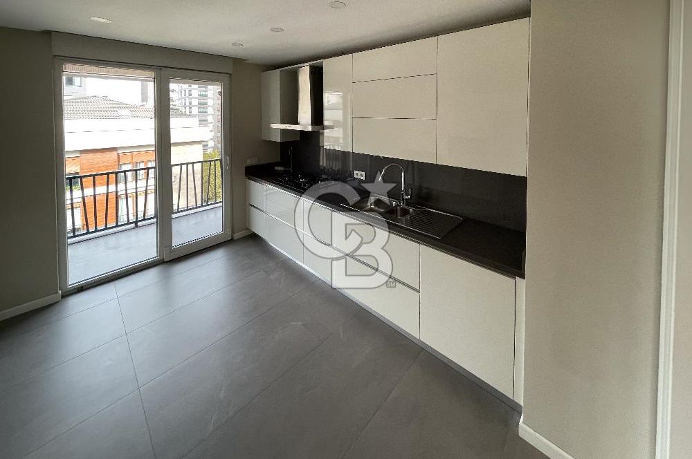 BAĞDAT CADDESİ SUADİYE KÖŞE KONUMDA ÖZEL GİRİŞLİ, KATTA TEK 4+1