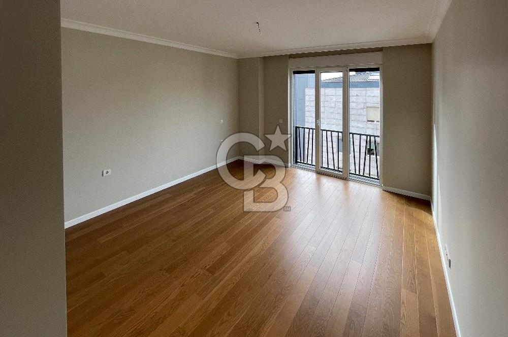 BAĞDAT CADDESİ SUADİYE KÖŞE KONUMDA ÖZEL GİRİŞLİ, KATTA TEK 4+1