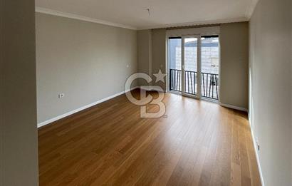 BAĞDAT CADDESİ SUADİYE KÖŞE KONUMDA ÖZEL GİRİŞLİ, KATTA TEK 4+1