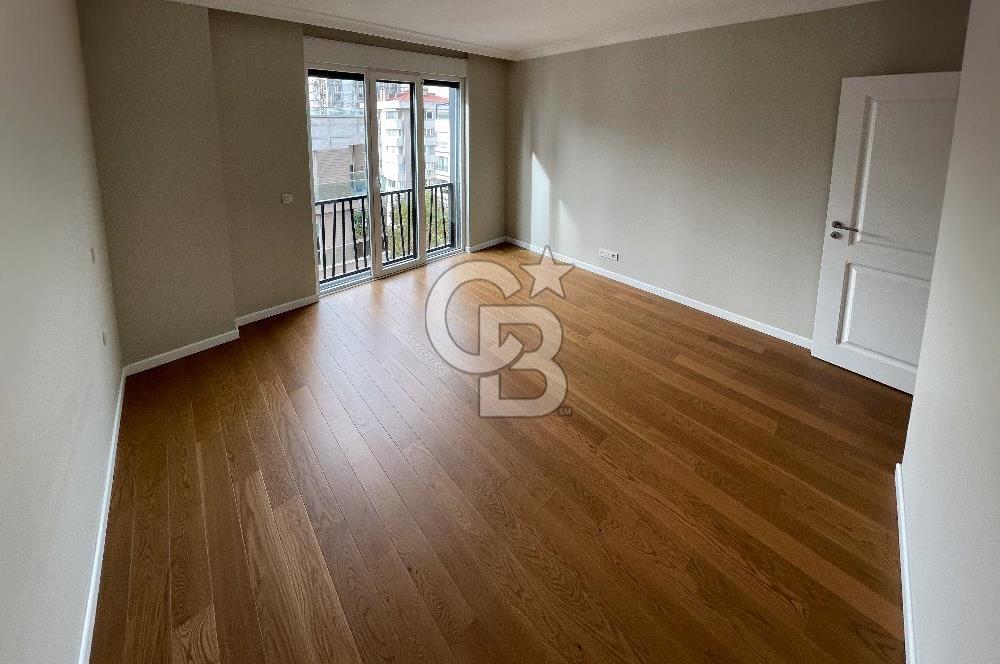 BAĞDAT CADDESİ SUADİYE KÖŞE KONUMDA ÖZEL GİRİŞLİ, KATTA TEK 4+1