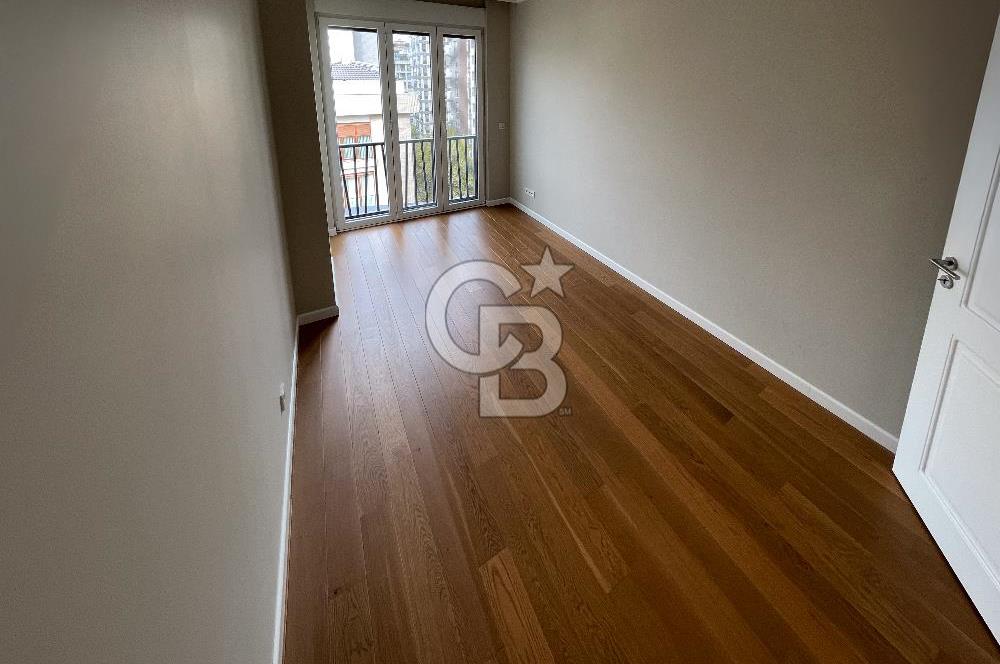 BAĞDAT CADDESİ SUADİYE KÖŞE KONUMDA ÖZEL GİRİŞLİ, KATTA TEK 4+1