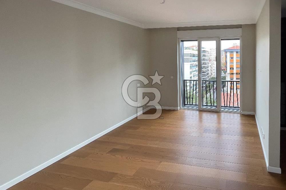 BAĞDAT CADDESİ SUADİYE KÖŞE KONUMDA ÖZEL GİRİŞLİ, KATTA TEK 4+1