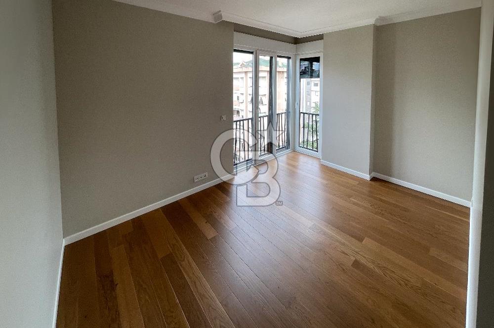 BAĞDAT CADDESİ SUADİYE KÖŞE KONUMDA ÖZEL GİRİŞLİ, KATTA TEK 4+1