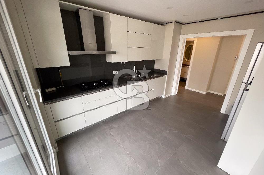 BAĞDAT CADDESİ SUADİYE KÖŞE KONUMDA ÖZEL GİRİŞLİ, KATTA TEK 4+1