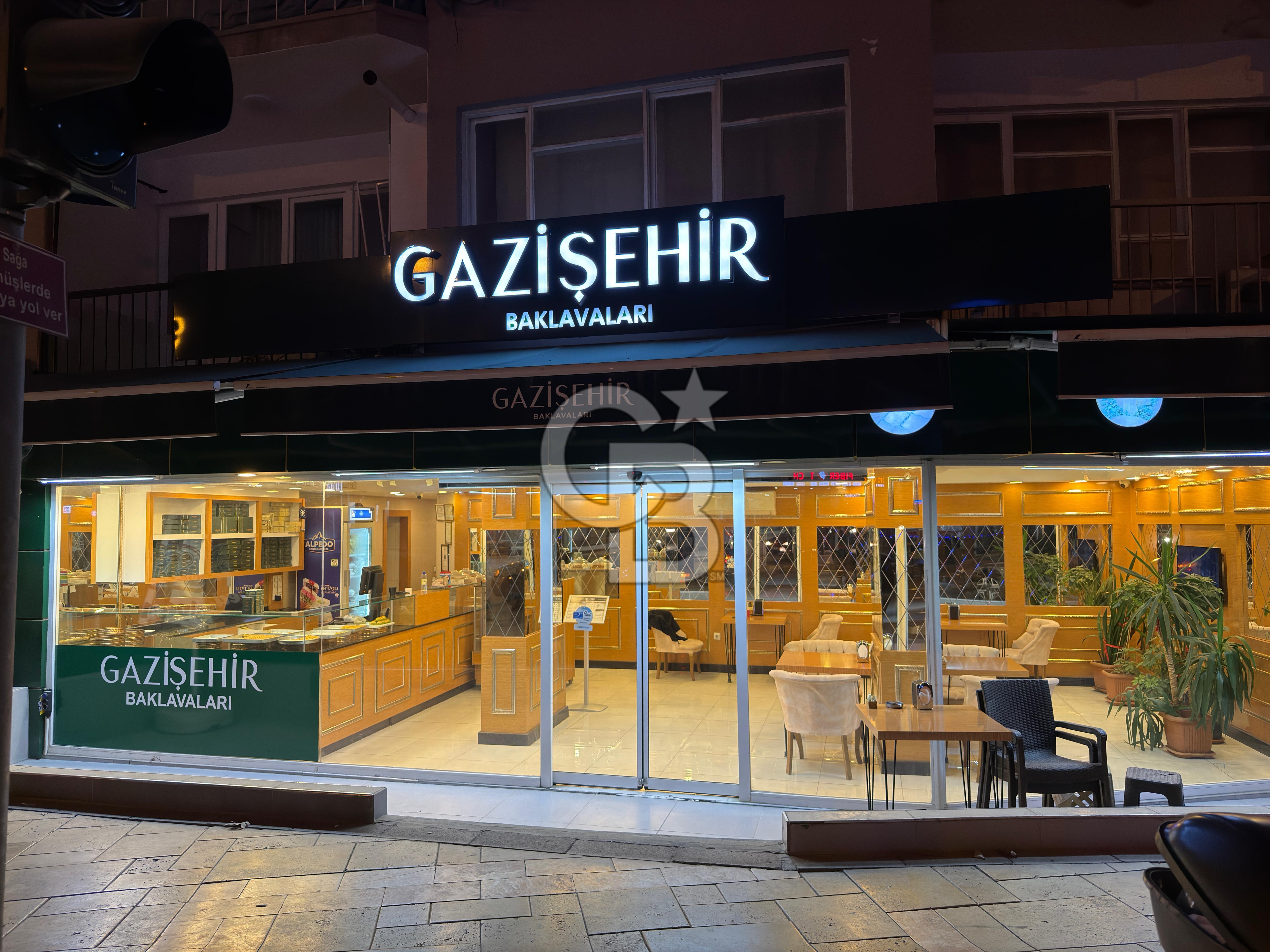 Saltak Caddesi Işıklarında Güzel Konumda Satılık Dükkan