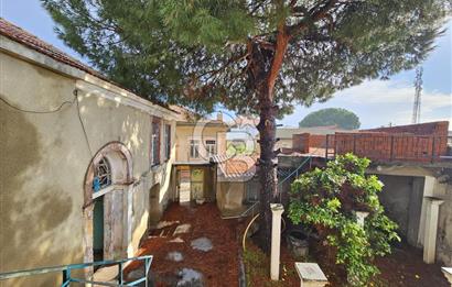 Ayvalık Altınova'da Satılık 10 Odalı Avlulu Tarihi Konak