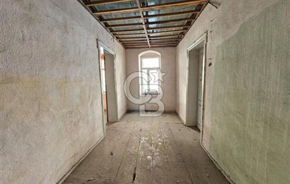 Ayvalık Altınova'da Satılık 10 Odalı Avlulu Tarihi Konak