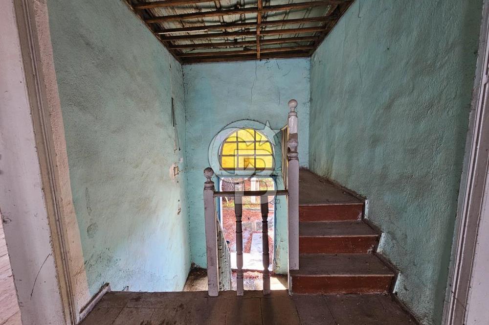 Ayvalık Altınova'da Satılık 10 Odalı Avlulu Tarihi Konak