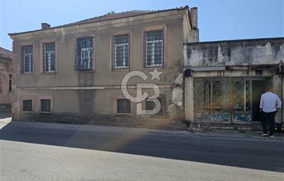 Ayvalık Altınova'da Satılık 10 Odalı Avlulu Tarihi Konak