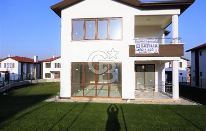 ANKARA KONAKLARI/CENNETÇE'DE, NET 638 M2 BÜYÜK BAHÇELİ ''KÖŞE'' VİLLA, BORÇSUZ SATILIK