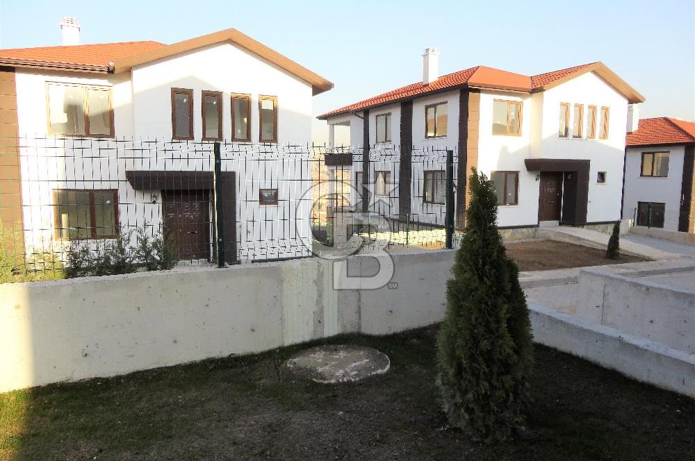 ANKARA KONAKLARI/CENNETÇE'DE, NET 638 M2 BÜYÜK BAHÇELİ ''KÖŞE'' VİLLA, BORÇSUZ SATILIK