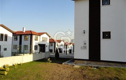 ANKARA KONAKLARI/CENNETÇE'DE, NET 638 M2 BÜYÜK BAHÇELİ ''KÖŞE'' VİLLA, BORÇSUZ SATILIK