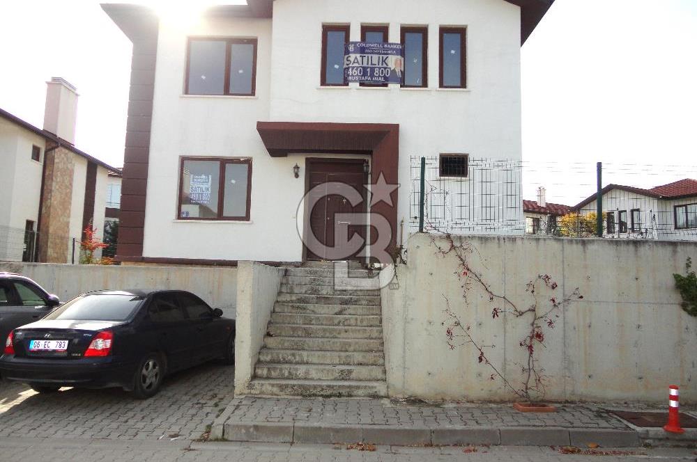 ANKARA KONAKLARI/CENNETÇE'DE, NET 638 M2 BÜYÜK BAHÇELİ ''KÖŞE'' VİLLA, BORÇSUZ SATILIK