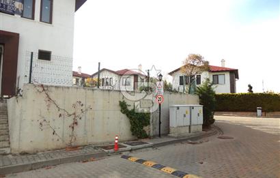 ANKARA KONAKLARI/CENNETÇE'DE, NET 638 M2 BÜYÜK BAHÇELİ ''KÖŞE'' VİLLA, BORÇSUZ SATILIK