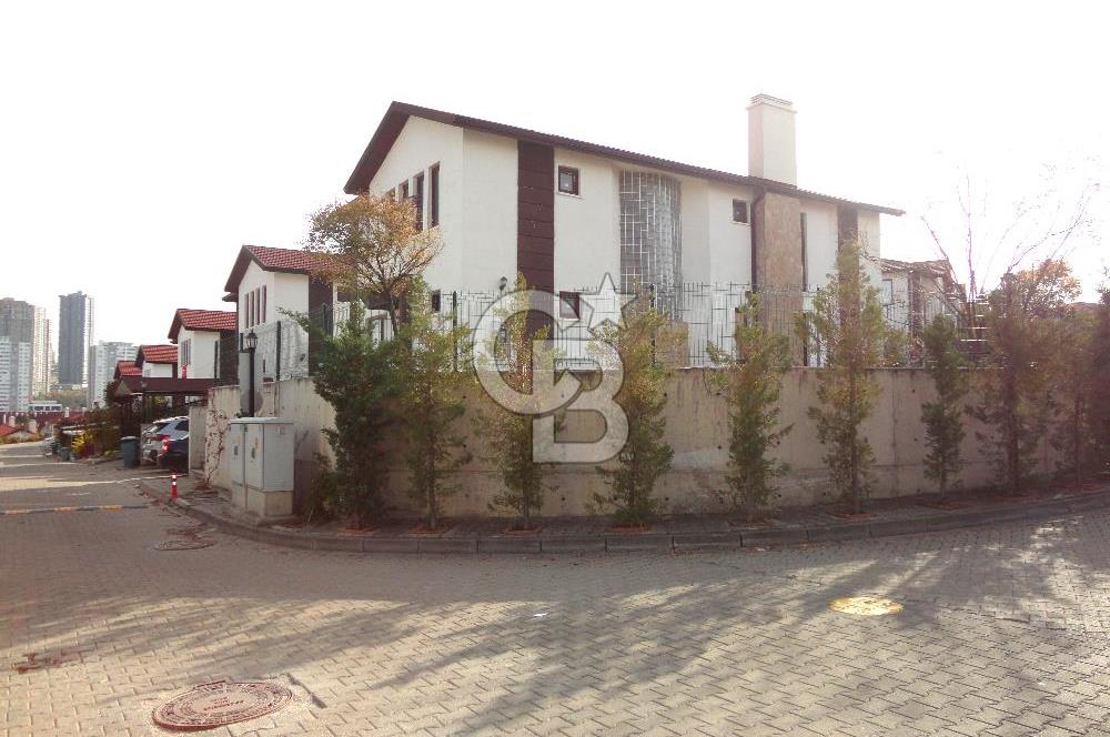 ANKARA KONAKLARI/CENNETÇE'DE, NET 638 M2 BÜYÜK BAHÇELİ ''KÖŞE'' VİLLA, BORÇSUZ SATILIK